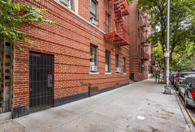 Building Photo - 141 W 16th St