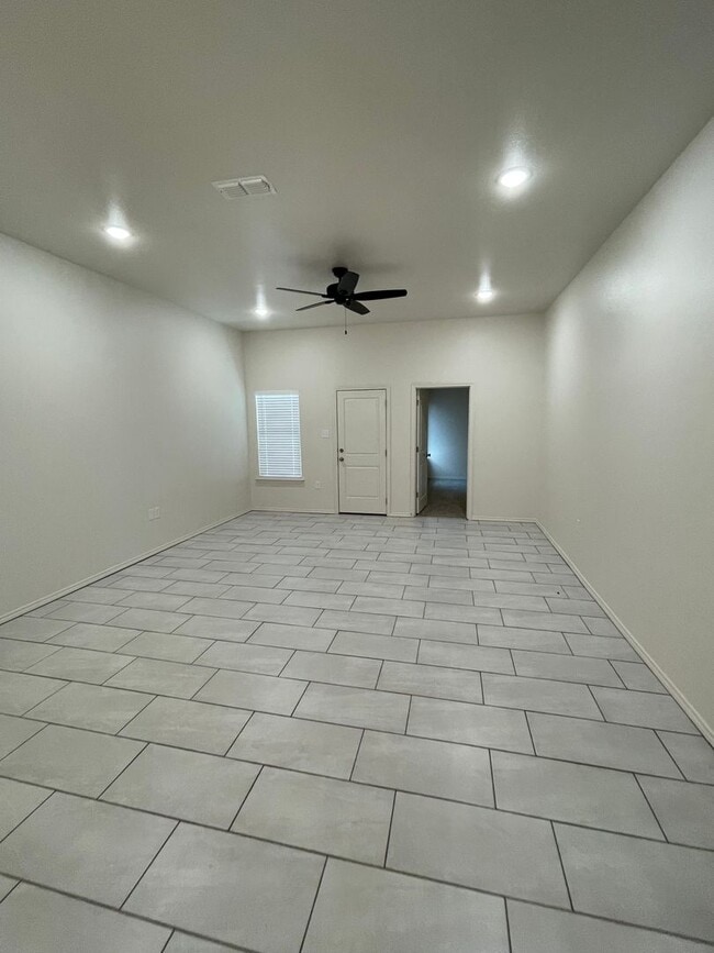Building Photo - Luxurious Home Located in Frenship Distric...