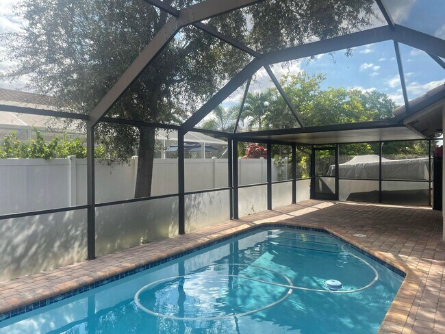 Foto del edificio - 5794 Laurel Green Cir