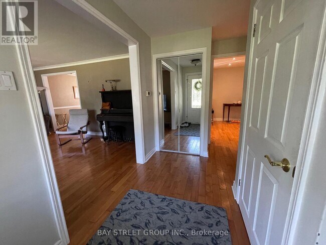 Photo du bâtiment - 129 Sherwood Forest Dr