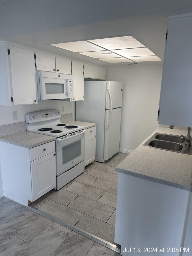 Foto del edificio - 1020 Willow Tree Dr