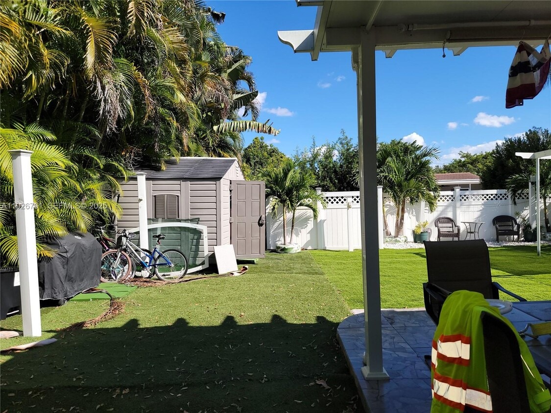 Primary Photo - 3961 NW 110th Ave