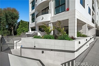 Building Photo - 4214 Fulton Ave