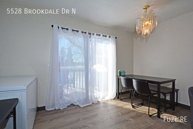 Foto del edificio - 5528 Brookdale Dr N