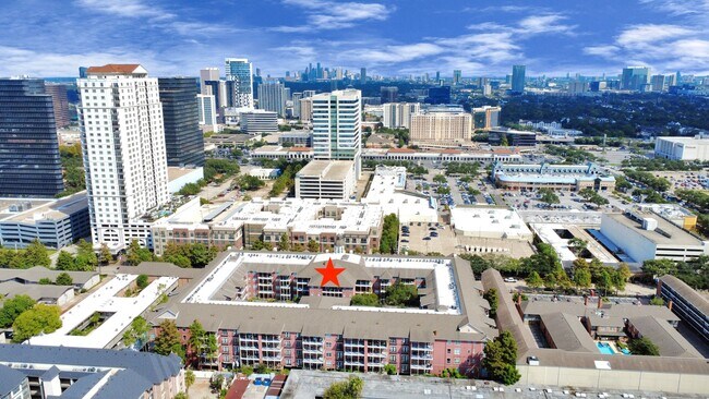 Foto del edificio - 2400 McCue Rd