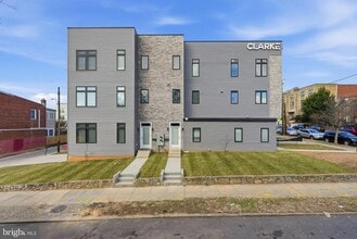 Building Photo - 2600 4th St NE