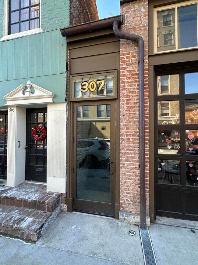 Foto del edificio - 307 W Main St