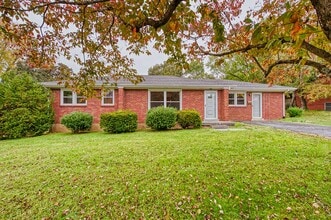 Building Photo - 402 N Pawnee Dr