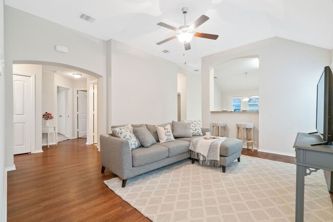 Building Photo - 967 Oak Terrace Dr