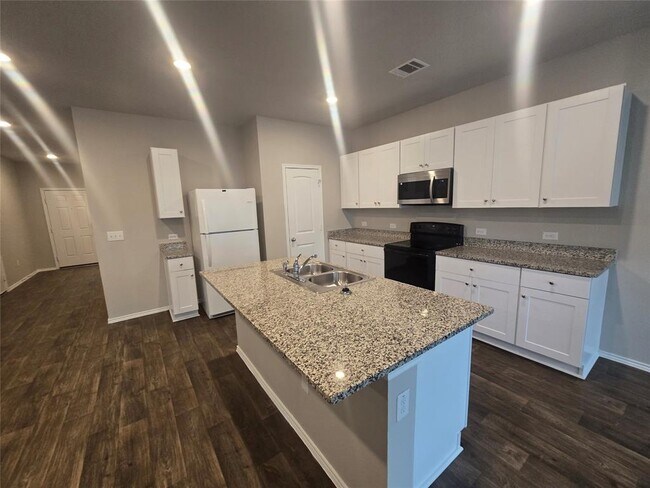 Building Photo - 12613 Brahmin Dr