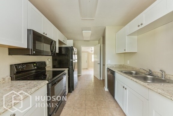 Foto del edificio - 21426 Meehan Ave