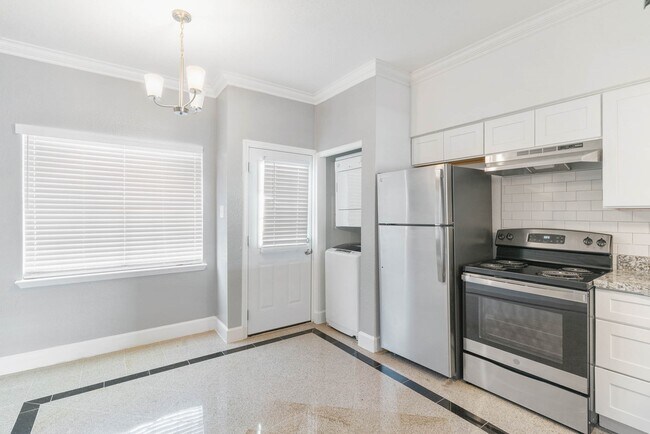 Foto del edificio - 14814 Perthshire Rd