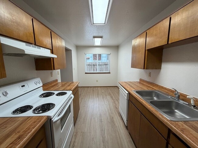 Building Photo - 1016 Loni Dr