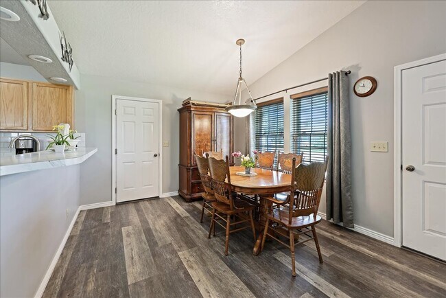 Foto del edificio - 20 10th Ave N