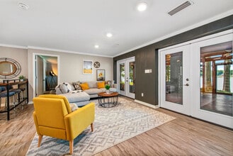Building Photo - 326 Normandy Rd