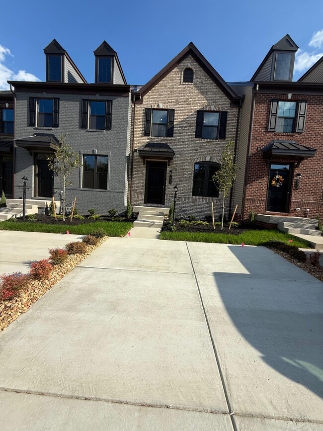 Building Photo - 1013 Arborway Ln