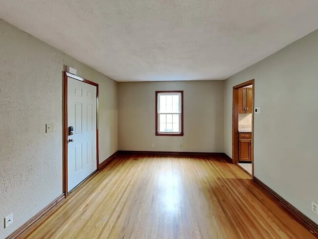 Building Photo - 3532 Utah Ave S