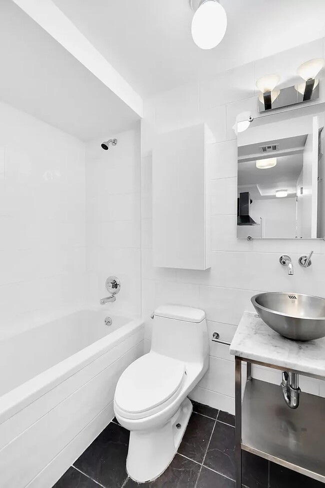 Building Photo - 395 S 2nd St