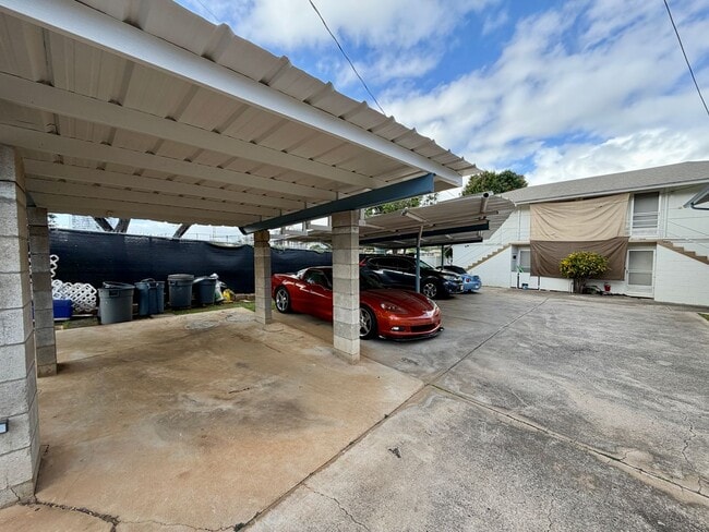 Building Photo - Newly Renovated 3BR Kapahulu Home with Private Yard and Gated Parking Near Waikiki