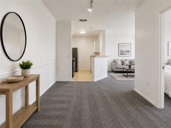 Foto del edificio - 18001 Richmond Pl Dr