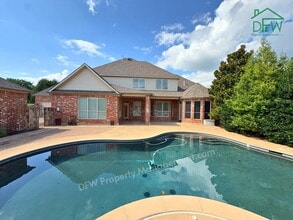 Building Photo - 1205 Golden Gate Dr