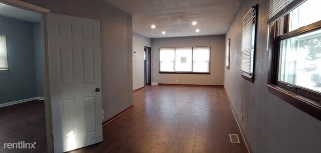 Foto del edificio - 4 br, 1 bath House - 1913 East St Francis Ave