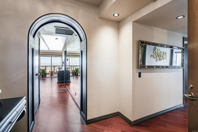 Foto del edificio - 200 W Harbor Dr