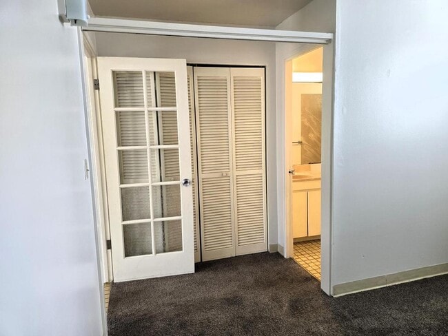 Building Photo - 1036 Green Street #303