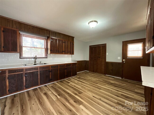 Foto del edificio - 215 Liberty St