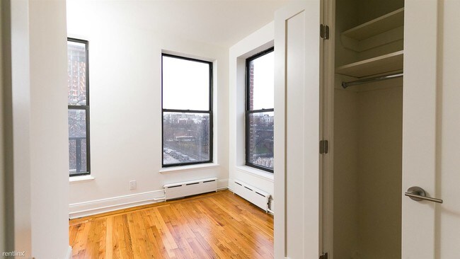 Building Photo - 2 br, 1 bath Apartment - 310 S 4th St Apt 2