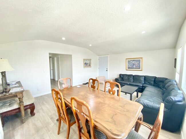 Building Photo - 4817 S Gramercy Plz