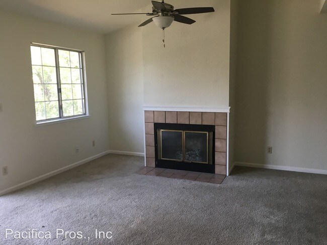 Building Photo - 2 br, 2.5 bath House - 228 Live Oak Circle