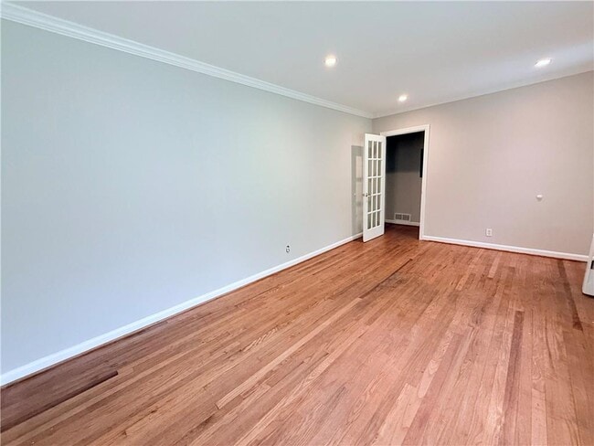 Building Photo - 1057 Latham Rd
