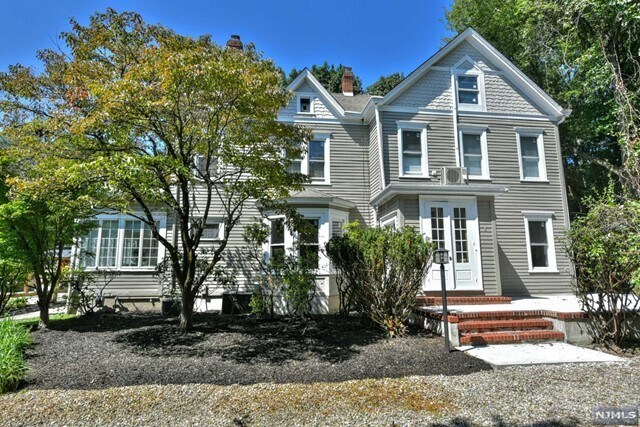 Building Photo - 53 New England Dr