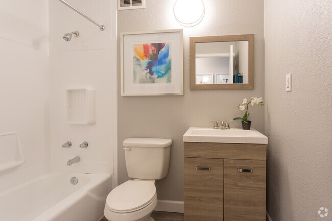 Studio - 330 SF - Incline Apartments
