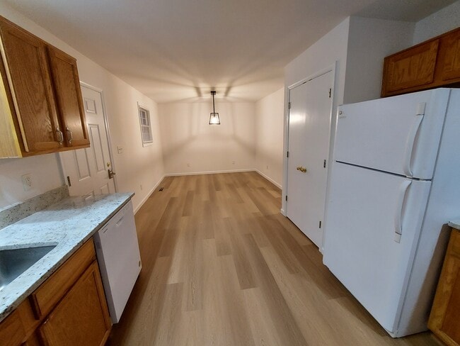 Dining area with plenty of space for family and guests - 340 W German St
