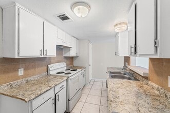 Building Photo - 12206 Ormandy St