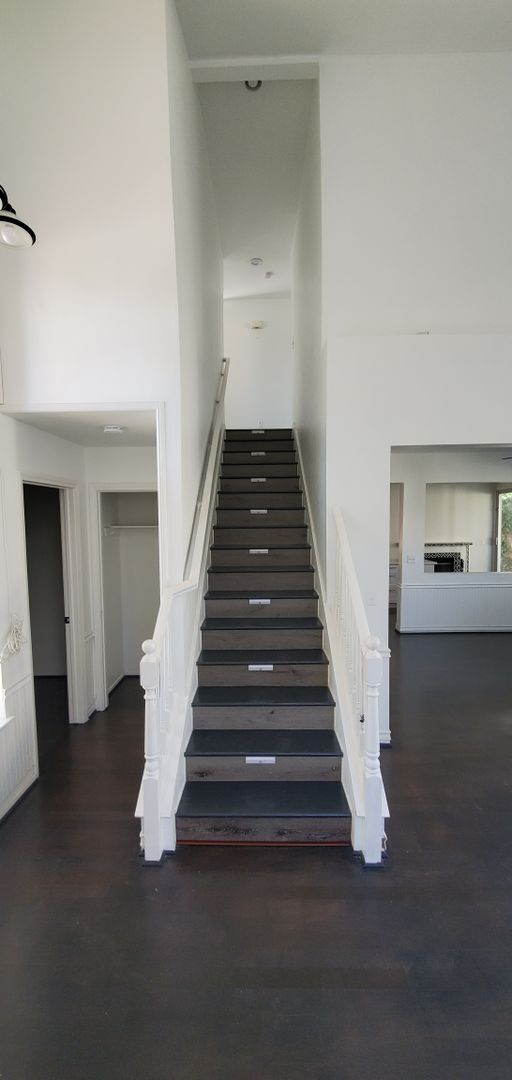 Building Photo - Tracy 4 Bedroom Home with Lot's of light a...