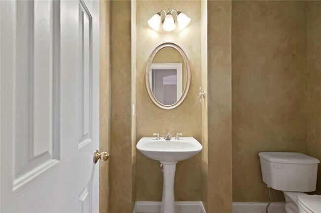 Foto del edificio - 5826 Riverstone Cir