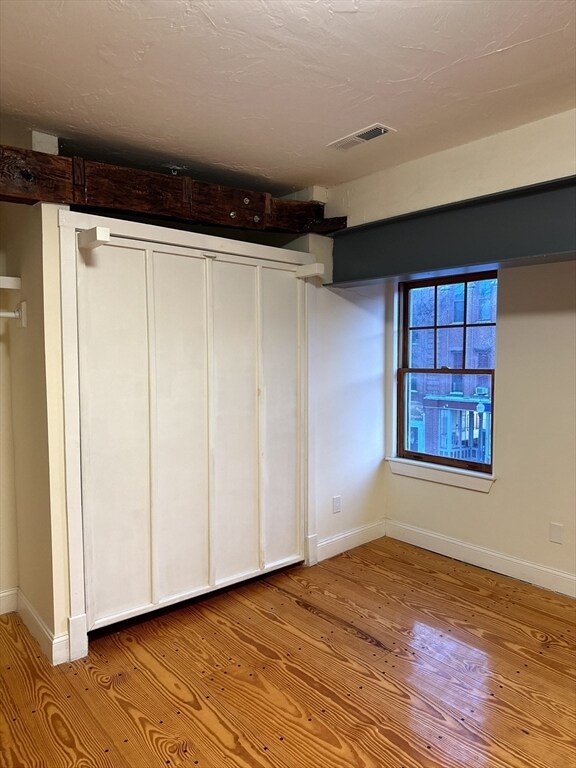 Foto del edificio - 300 Main St