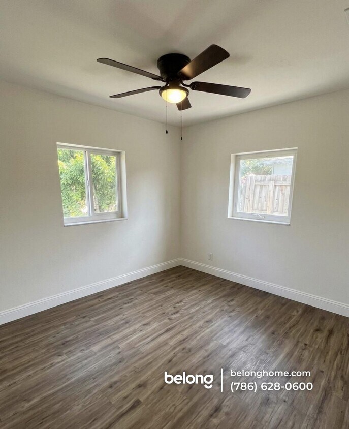 Foto del edificio - 540 NE 61st St