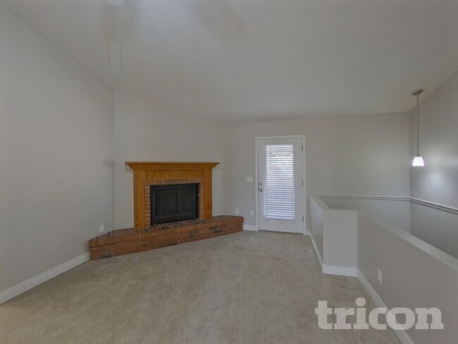 Foto del edificio - 1128 E Jensen St