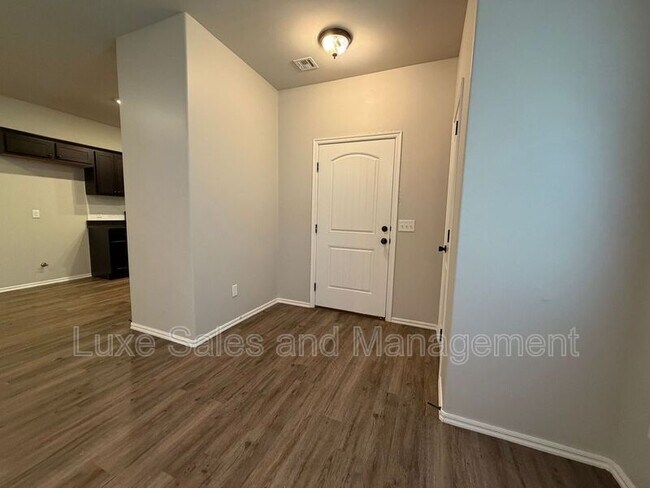 Building Photo - 404 Chalk Hill Ct