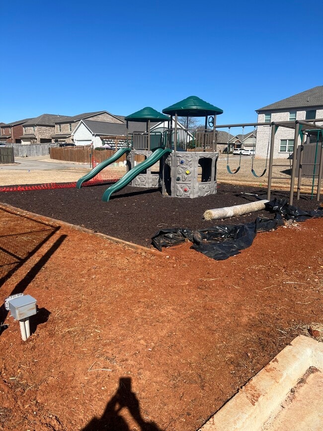 Building Photo - 8223 NW Stone Mill Dr