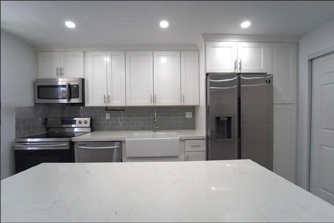 Building Photo - 14145 Kendale Lakes Cir