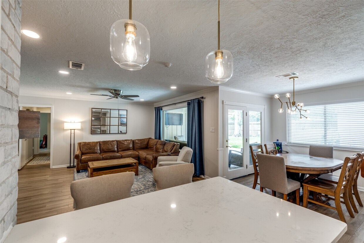 Foto principal - 2827 Fontana Dr