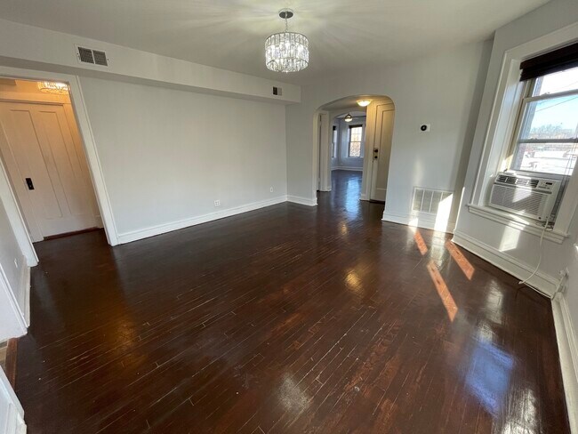 Building Photo - 4919 W Cuyler Ave