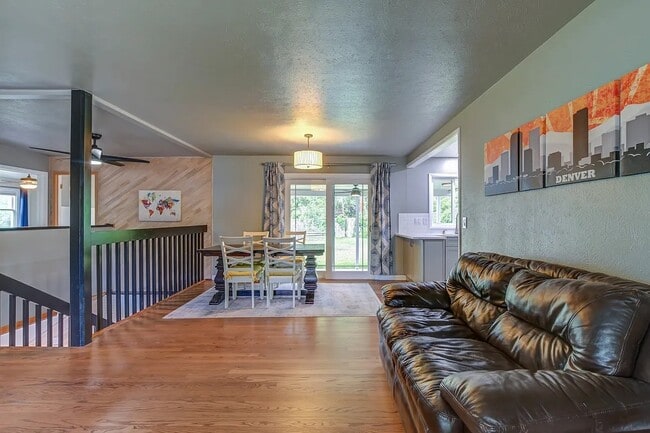 Living - 1371 E Bates Ave