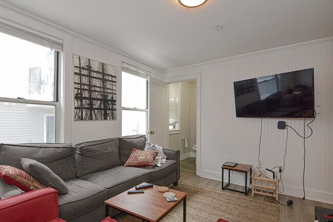 Foto del edificio - 873 E 2nd St