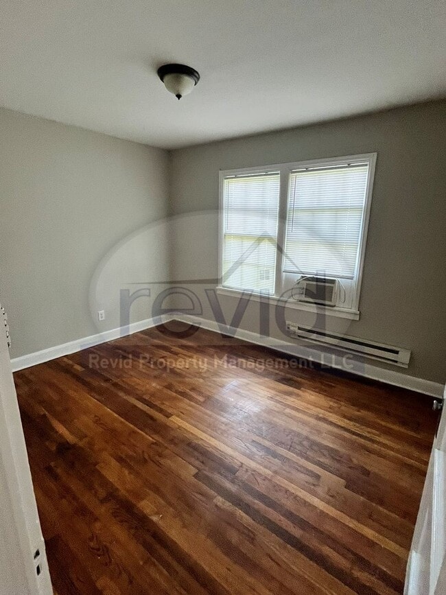 Building Photo - 2562 Quail Ave